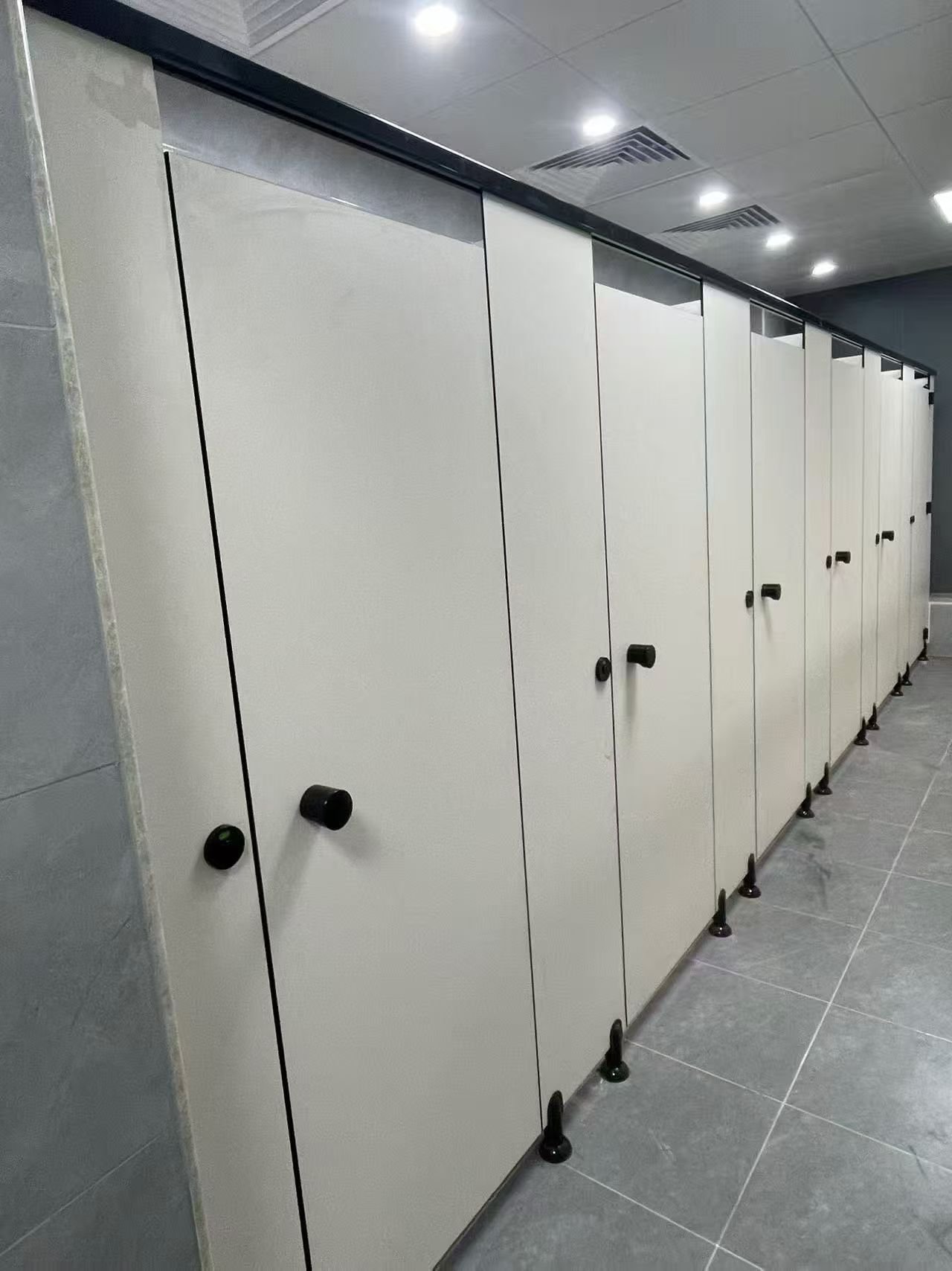 How to Coordinate Colors for Public Restroom Partitions in Different Settings? 1 微信图片 20260831162240 466 7